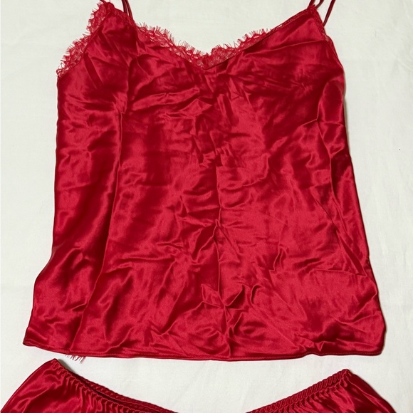 Elegant Red Satin Sleepwear Set - Picture 2 of 5